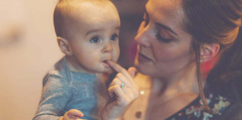 ﻿What To Expect When Your Baby Starts Teething