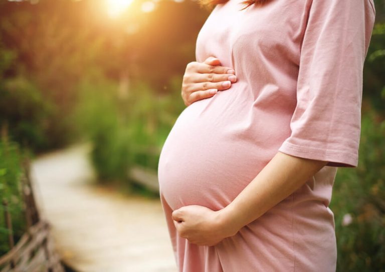 When Should You Expect to See a Baby Bump?