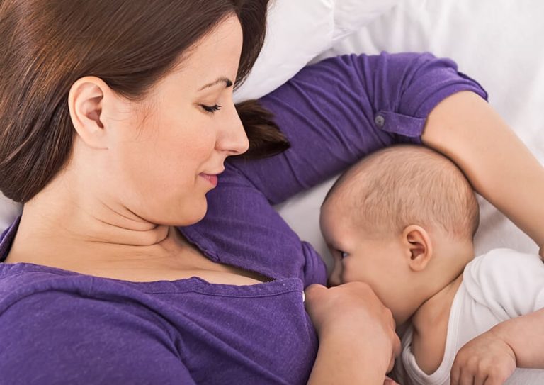 25 Brilliant and Useful Tips to Survive the First Months of Breastfeeding a Newborn