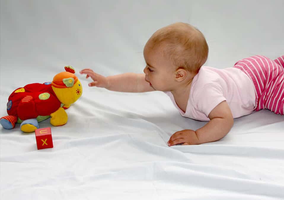 Baby Development – When Do Babies Reach For Objects?