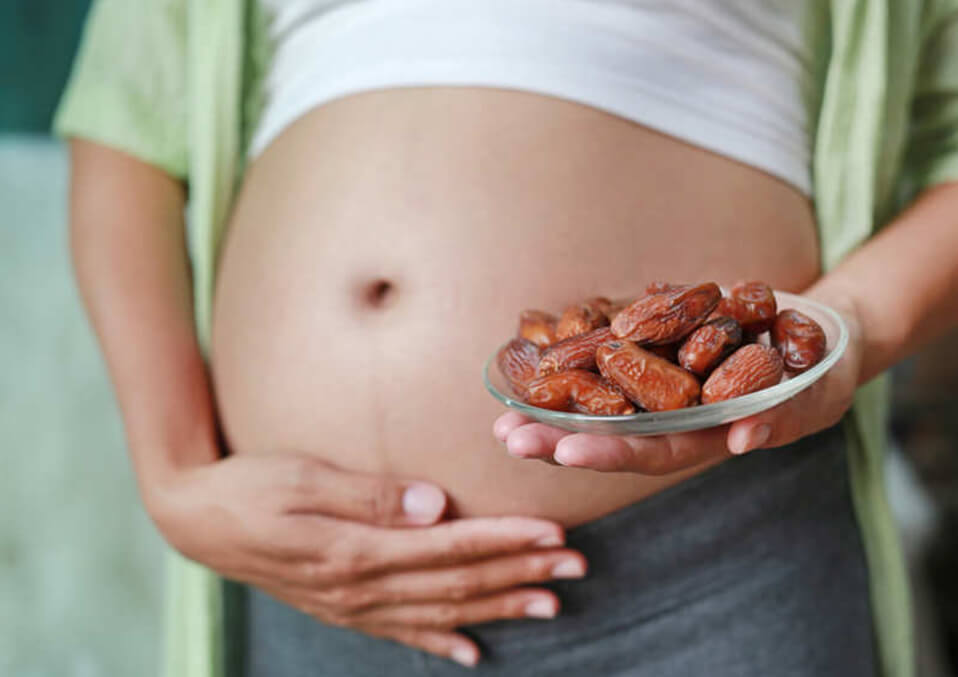 Fruits For Pregnancy: What Are The Benefits of Eating Dates During Pregnancy