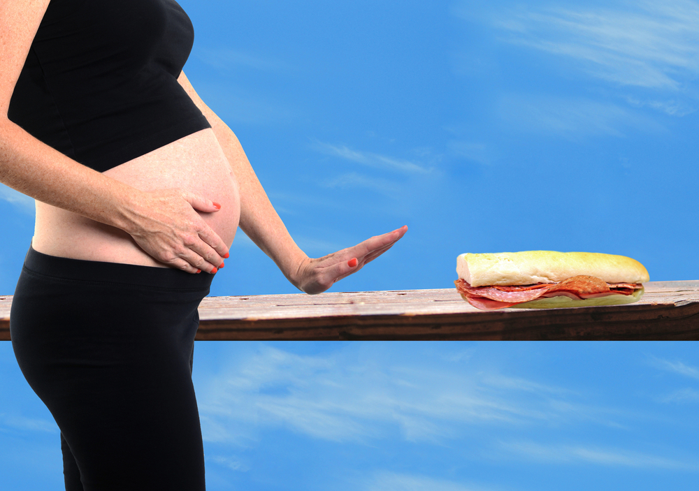 Why can't pregnant women eat deli meat