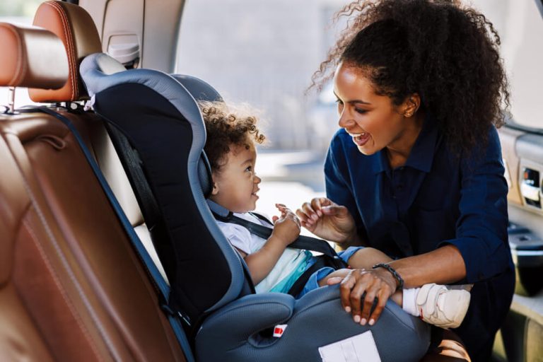 Traveling with Your Baby and Car Seat – How to Make it Easy