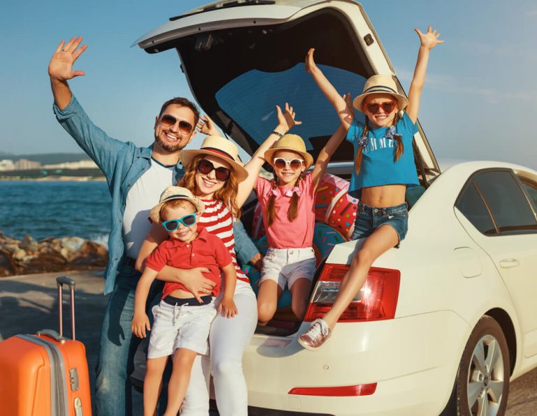 Traveling with tots: top 5 tips for a successful family trip