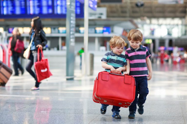 What documents do kids need to fly: discover 5 types in this complete guide